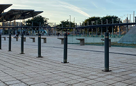 pilona city instaladas con placa