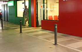 pilona city instaladas con placa